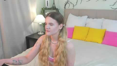 Snapshot of emma__peach chatting on May 16, 2026, 10:36 am emma__peach online show from May 16, 2026, 10:36 am