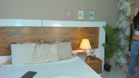 Snapshot of emma_bakker_ chatting on March 5, 2025, 12:00 pm Emma online show from March 5, 2025, 12:00 pm