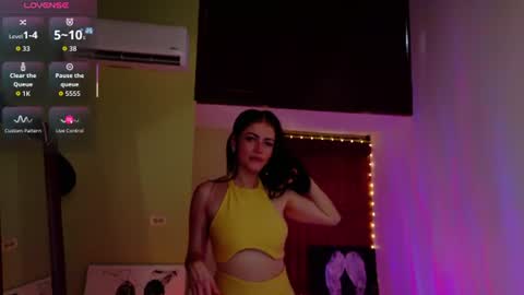 Snapshot of emma_blanco chatting on June 25, 2026, 2:54 pm Emma online show from June 25, 2026, 2:54 pm