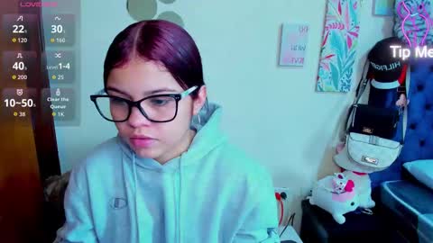 emma_boo_ online show from December 15, 2025, 7:40 pm