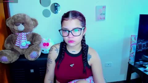 emma_boo_ online show from April 12, 2026, 4:23 pm