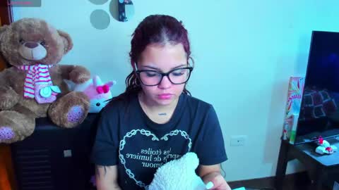 Snapshot of emma_boo_ chatting on April 24, 2026, 3:36 pm emma_boo_ online show from April 24, 2026, 3:36 pm
