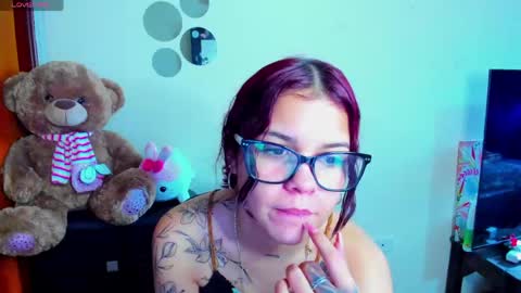 Snapshot of emma_boo_ chatting on April 28, 2026, 3:28 pm emma_boo_ online show from April 28, 2026, 3:28 pm