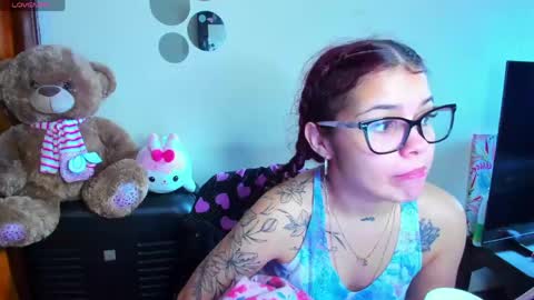 Snapshot of emma_boo_ chatting on May 1, 2026, 3:16 pm emma_boo_ online show from May 1, 2026, 3:16 pm
