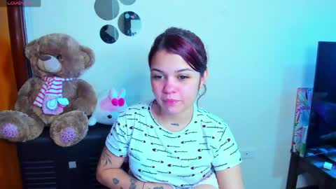 Snapshot of emma_boo_ chatting on May 9, 2026, 3:28 pm emma_boo_ online show from May 9, 2026, 3:28 pm