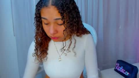 Emma Carteer   online show from October 25, 2025, 3:07 pm