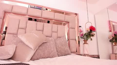 Emma Castillo online show from December 21, 2025, 6:09 am