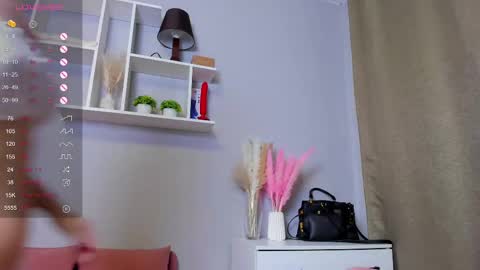 Snapshot of emma_clon chatting on March 2, 2025, 1:47 am Emma online show from March 2, 2025, 1:47 am