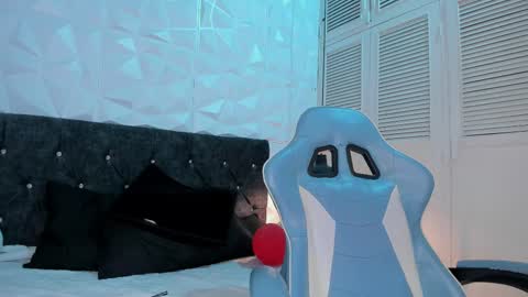 Snapshot of emma_dl2 chatting on February 27, 2025, 8:09 pm emma_dl2 online show from February 27, 2025, 8:09 pm