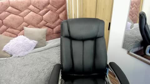 Emma  online show from October 9, 2025, 5:16 am
