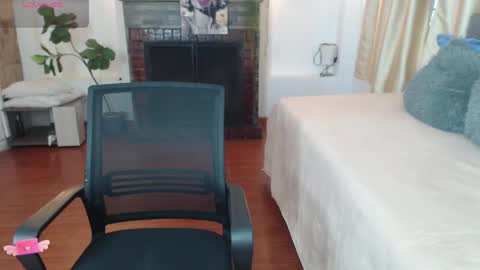 Snapshot of emma_hassani chatting on April 29, 2026, 7:09 pm Tell me Emma online show from April 29, 2026, 7:09 pm