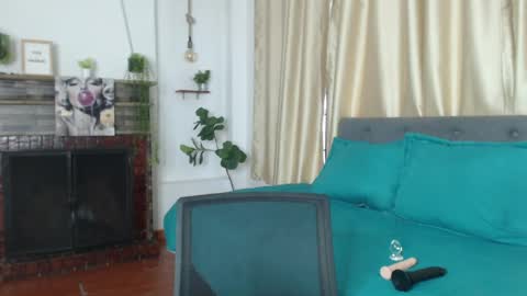 Snapshot of emma_hassani chatting on May 19, 2026, 7:09 pm Tell me Emma online show from May 19, 2026, 7:09 pm