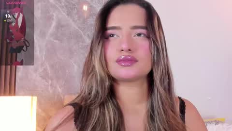 Snapshot of emma_hunter_ chatting on November 7, 2025, 4:12 am Emma online show from November 7, 2025, 4:12 am