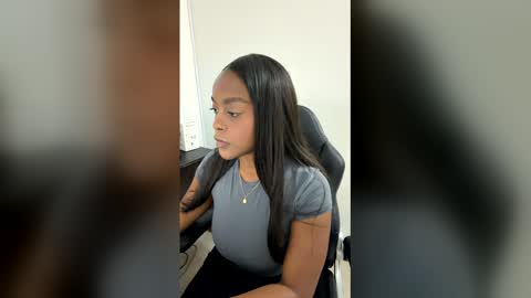 emma_jonness online show from April 25, 2026, 10:40 am