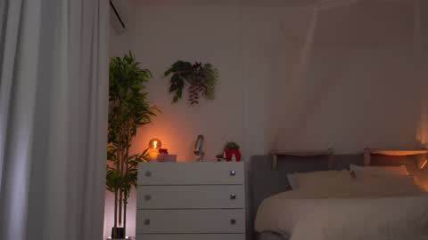 Snapshot of emma_land chatting on December 6, 2024, 9:02 pm    online show from December 6, 2024, 9:02 pm