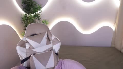 Emma online show from November 29, 2025, 4:26 am