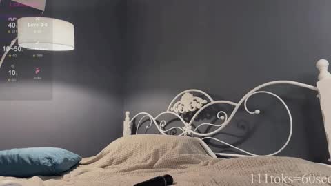 Emma Voss online show from September 18, 2025, 5:15 pm