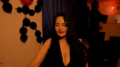 Snapshot of emma_luxy chatting on October 31, 2025, 12:33 am  emma luxy online show from October 31, 2025, 12:33 am