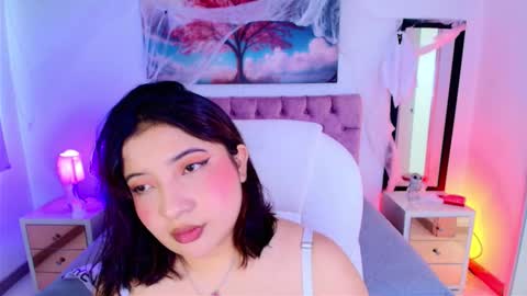 Snapshot of emma_monserratt chatting on October 13, 2025, 6:19 pm Emma Monserratt online show from October 13, 2025, 6:19 pm