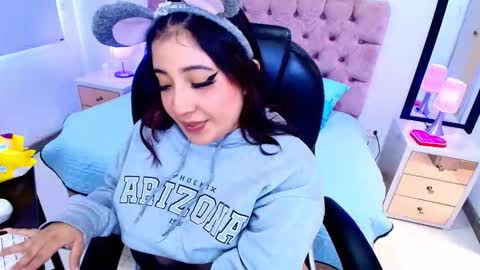 Snapshot of emma_monserratt chatting on December 5, 2025, 4:58 pm Emma Monserratt online show from December 5, 2025, 4:58 pm