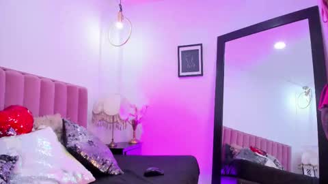 Emma online show from November 28, 2025, 10:45 pm