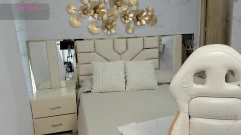 Snapshot of emma_petite4u chatting on December 20, 2024, 6:24 pm Emma online show from December 20, 2024, 6:24 pm