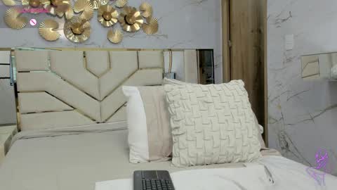 Snapshot of emma_petite4u chatting on December 20, 2024, 9:28 pm Emma online show from December 20, 2024, 9:28 pm