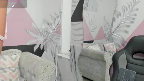 Snapshot of emma_petite4u chatting on January 16, 2025, 11:58 am Emma online show from January 16, 2025, 11:58 am