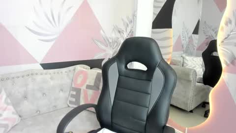 Snapshot of emma_petite4u chatting on March 12, 2025, 7:38 pm Emma online show from March 12, 2025, 7:38 pm