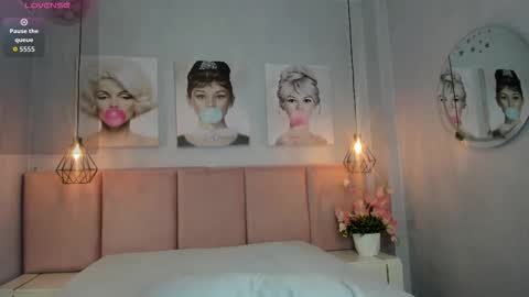 Snapshot of emma_petite4u chatting on September 20, 2025, 2:45 am Emma online show from September 20, 2025, 2:45 am