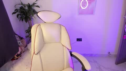 Emma online show from March 8, 2026, 3:32 am