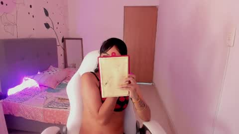 Snapshot of emma_rouxx chatting on April 7, 2026, 6:19 pm emma_rouxx online show from April 7, 2026, 6:19 pm