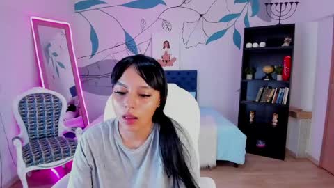 Snapshot of emma_rouxx chatting on April 13, 2026, 7:08 pm emma_rouxx online show from April 13, 2026, 7:08 pm