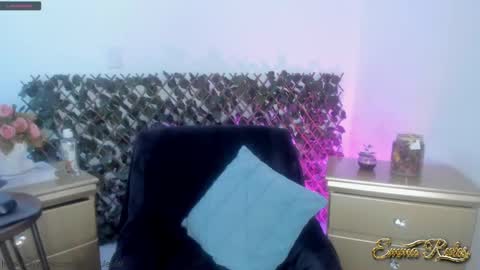 Snapshot of emma_rules99 chatting on March 12, 2025, 12:57 pm Emma online show from March 12, 2025, 12:57 pm