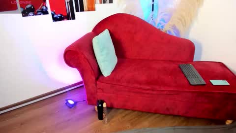 Snapshot of emma_s3xxy chatting on November 4, 2025, 12:04 pm emma online show from November 4, 2025, 12:04 pm