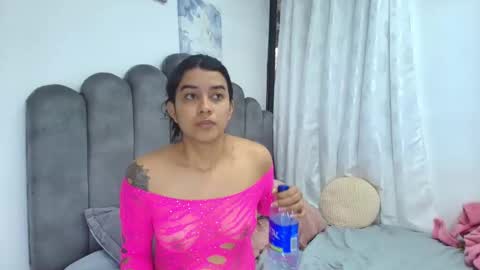 emma_saenz01 online show from January 19, 2026, 12:31 pm