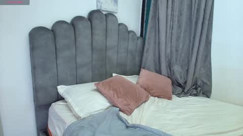 emma_saenz01 online show from May 8, 2026, 1:33 am