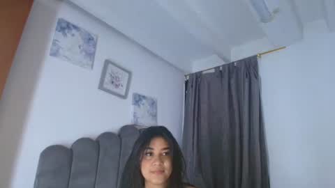 Snapshot of emma_saenz01 chatting on July 7, 2026, 11:14 am emma_saenz01 online show from July 7, 2026, 11:14 am