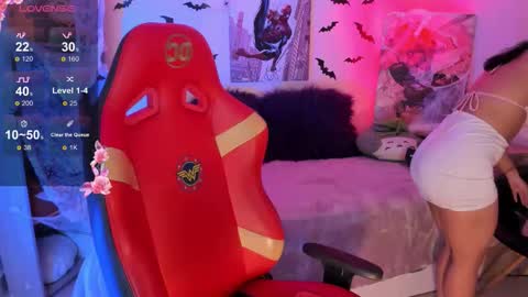 EMMA  online show from October 28, 2025, 7:05 pm