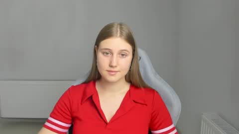 Snapshot of emma_sweettyy chatting on July 12, 2026, 12:07 pm Emma online show from July 12, 2026, 12:07 pm