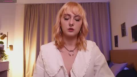 Snapshot of emma_thomps chatting on June 1, 2026, 2:08 pm Rose online show from June 1, 2026, 2:08 pm