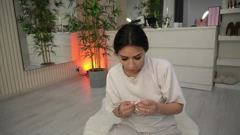 emmablanco online show from April 7, 2026, 4:13 am