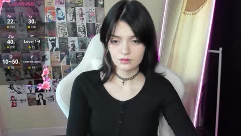 Snapshot of emmadarkk chatting on November 14, 2025, 7:40 am Emma online show from November 14, 2025, 7:40 am