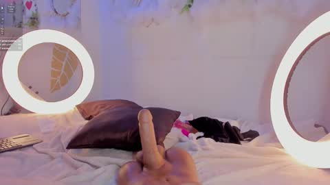 Snapshot of emmaduque chatting on December 1, 2025, 11:04 am Emma Duque online show from December 1, 2025, 11:04 am