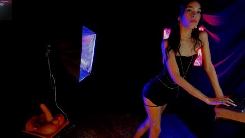 Snapshot of emmaduque chatting on December 15, 2025, 4:50 am Emma Duque online show from December 15, 2025, 4:50 am