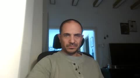 Ariel online show from March 7, 2025, 9:27 pm