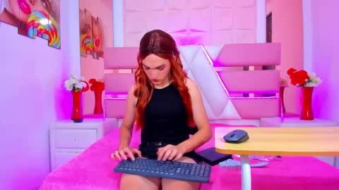 Snapshot of emmahiltton chatting on May 14, 2026, 2:57 pm Emma Hilton online show from May 14, 2026, 2:57 pm