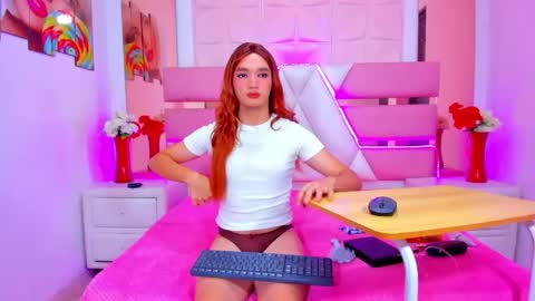 Snapshot of emmahiltton chatting on May 21, 2026, 2:13 pm Emma Hilton online show from May 21, 2026, 2:13 pm