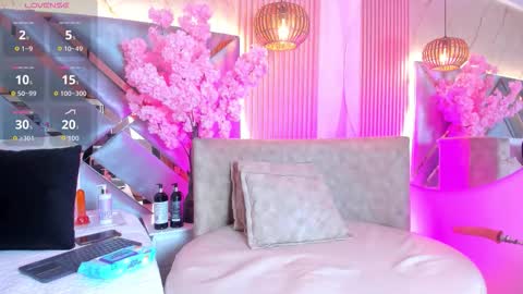 Snapshot of emmalove01 chatting on February 9, 2026, 2:26 am emmalove01 online show from February 9, 2026, 2:26 am