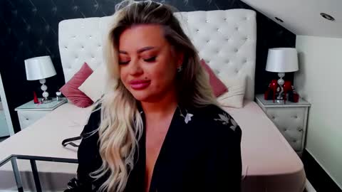 Emma Mavis online show from December 9, 2024, 6:01 am